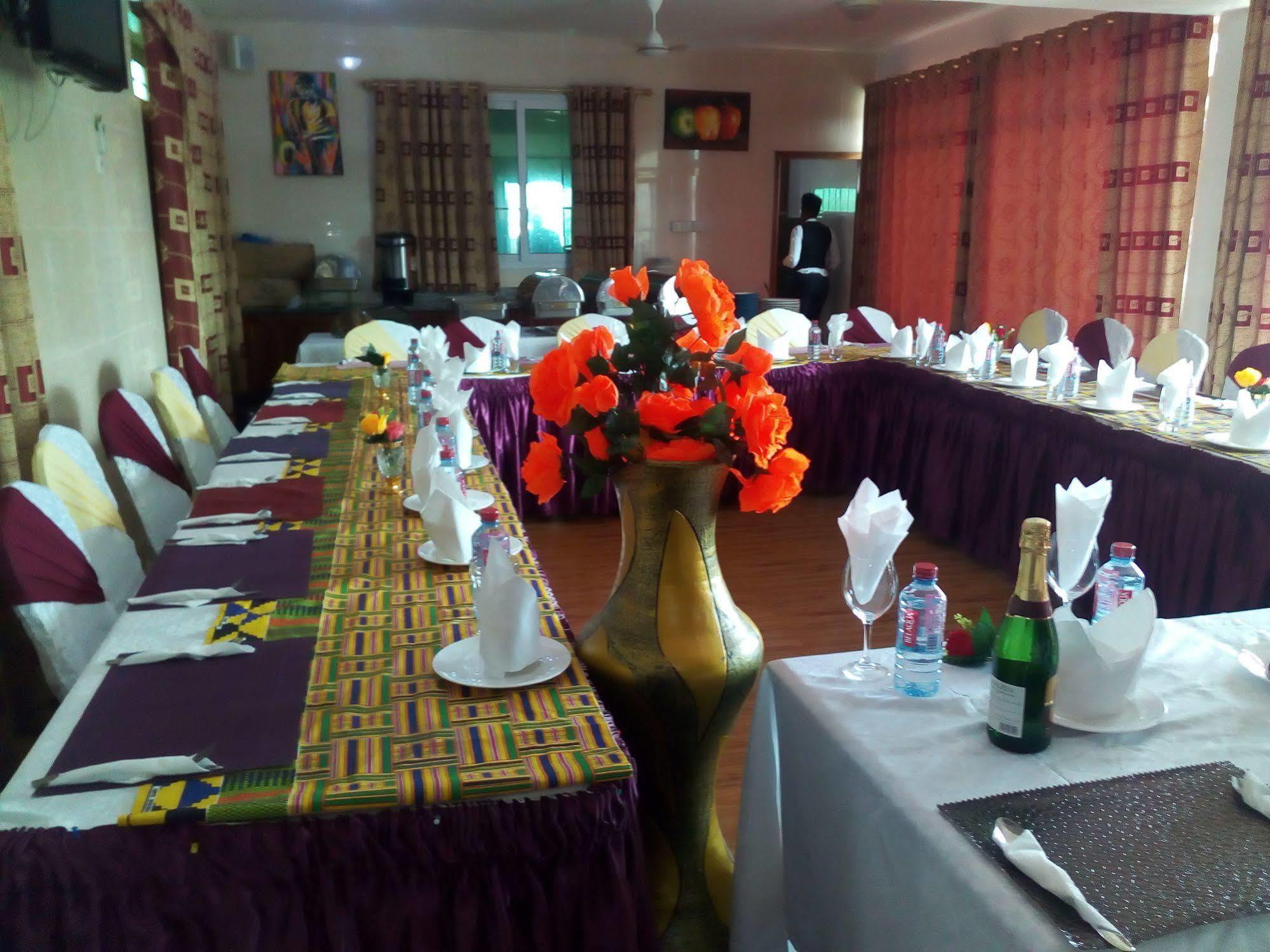 Grand Star Hotel North Legon Eksteriør bilde